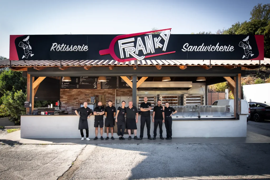 L'équipe vous accueille dans son point de vente de Trinité - Rôtisserie Chez Franky à Porto-Vecchio