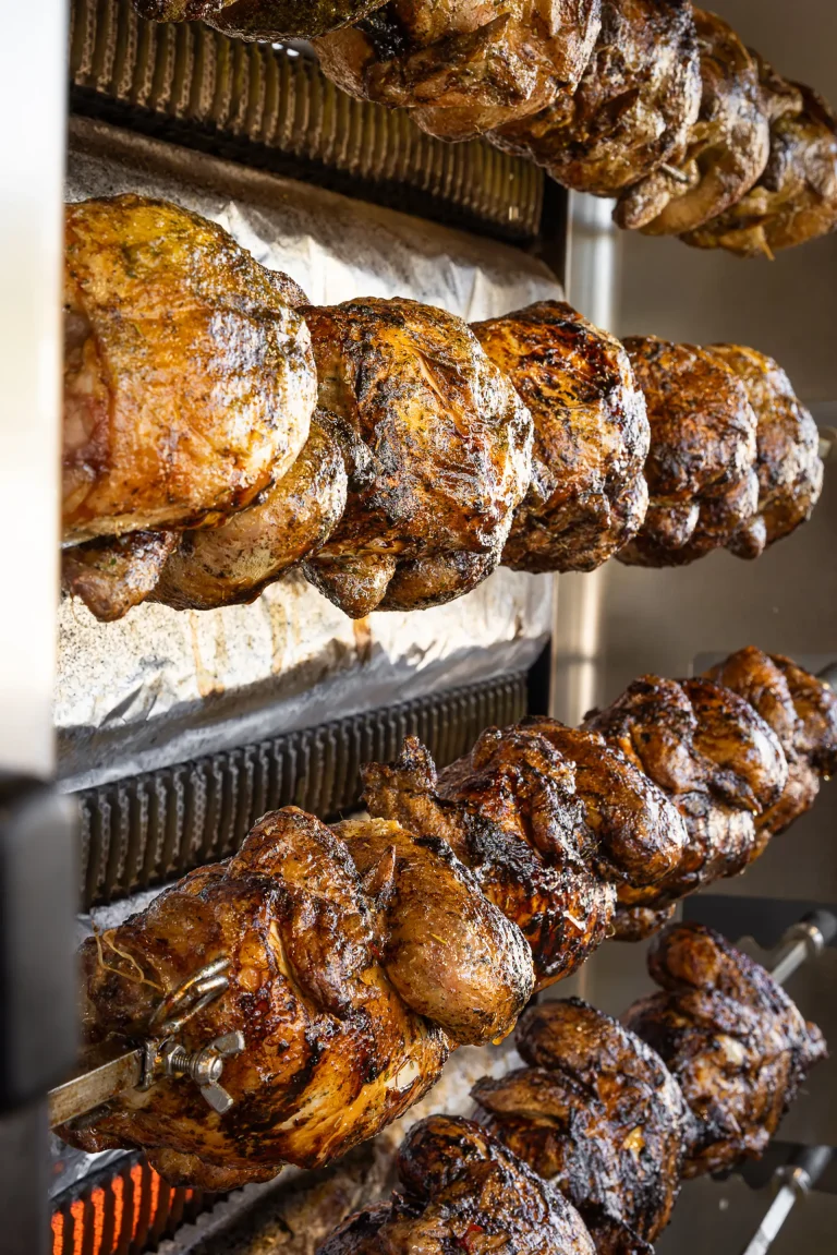 Cuisson des poulets (volaille française) - Rôtisserie Chez Franky à Porto-Vecchio